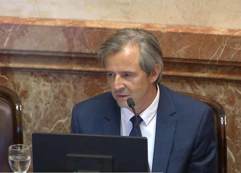 adan-bahl-en-la-banca