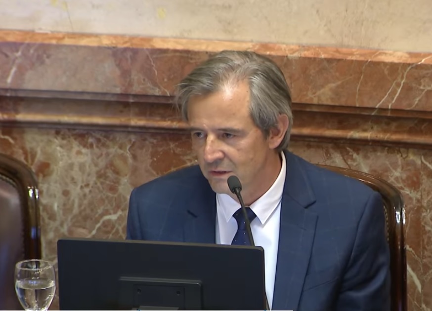 adan-bahl-en-la-banca